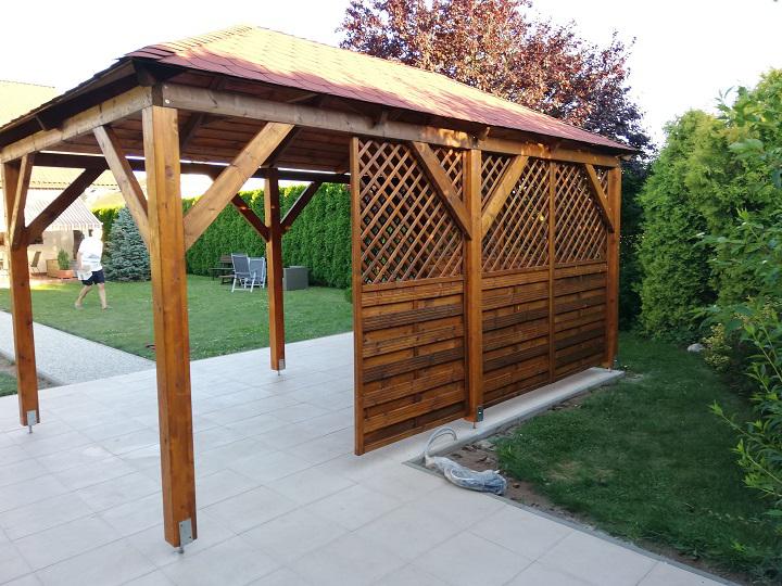Co obnáší mít na zahradě dřevěnou pergolu